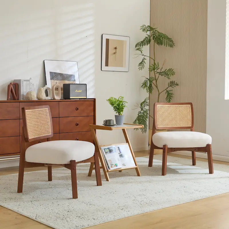 Fauteuil moderne beige avec dossier tissé, cadre en bois robuste