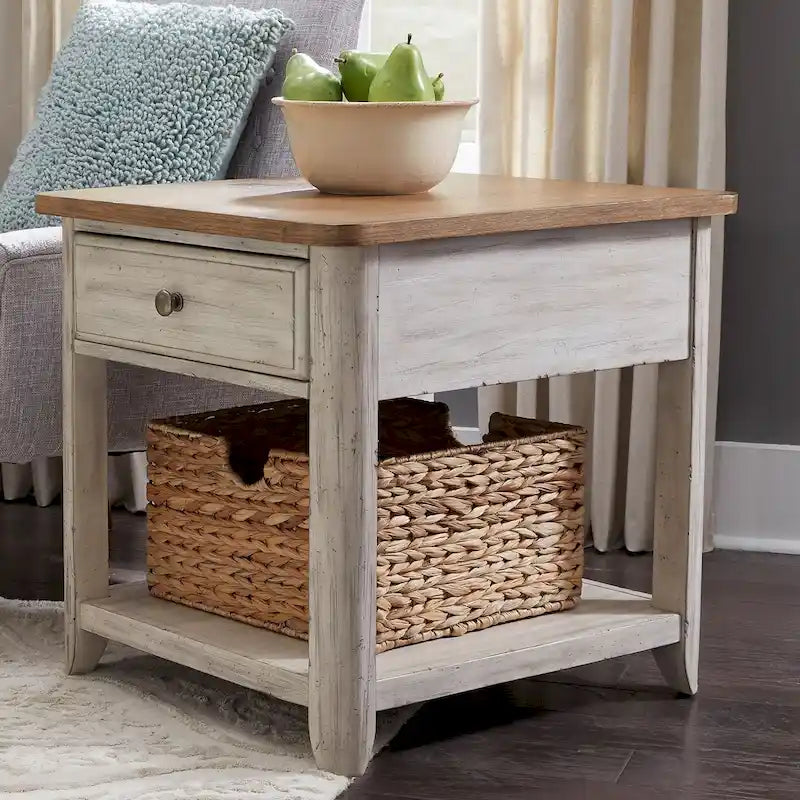 Table d'appoint antique blanc cassé réinventée avec panier