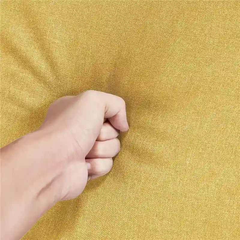 Fauteuil en tissu capitonné avec pieds en bois d'hévéa