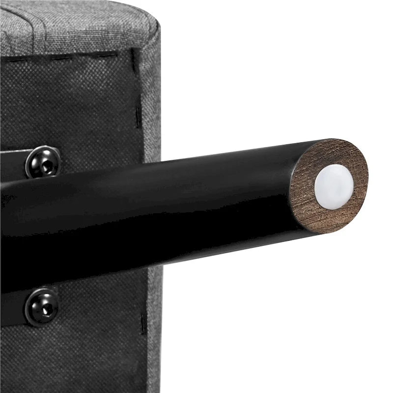 Fauteuil en tissu capitonné avec pieds en bois d'hévéa